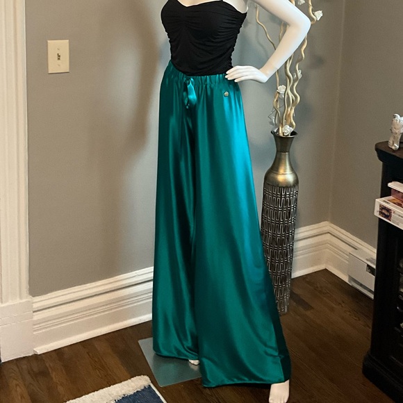 Roberto Cavalli Pants - ROBERTO CAVALLI silk wide leg trousers. Size 44 EU